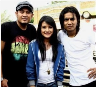  ialah grup band Indonesia yang didirikan di Bandung Kumpulan Lagu ST 12 mp3 Full Lengkap