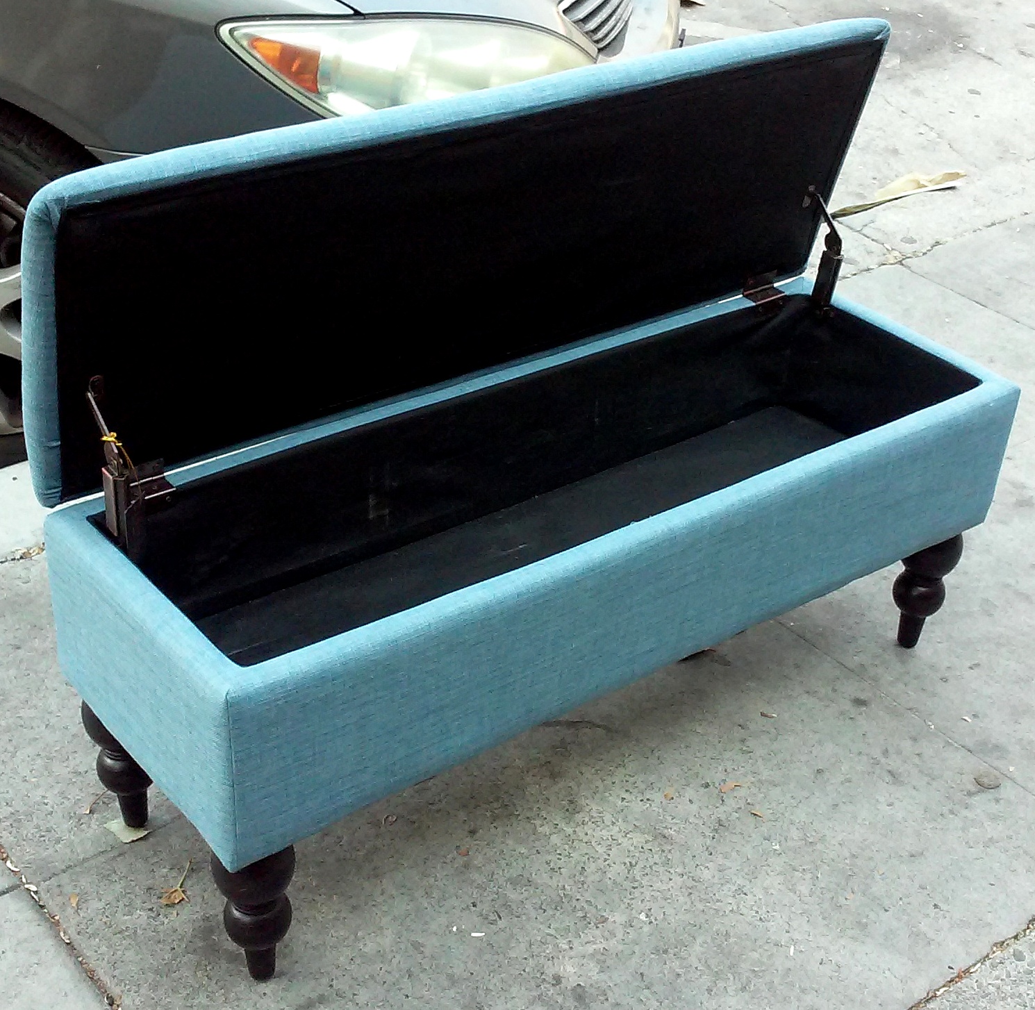 UHURU FURNITURE & COLLECTIBLES SOLD 21264 Tainoki 40” Wide Modern