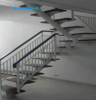 10 Model Tangga Trap Besi Kombinasi Kayu Kamper