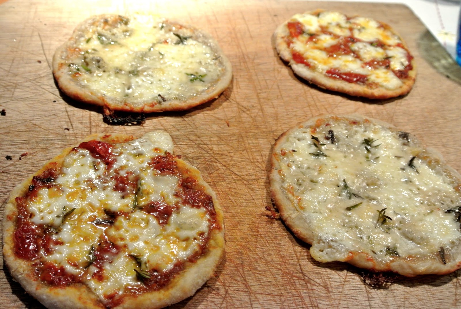 Bonjour Alsace: Zeit für Pizza: Gorgonzola-Thymian-Pizzette und ...