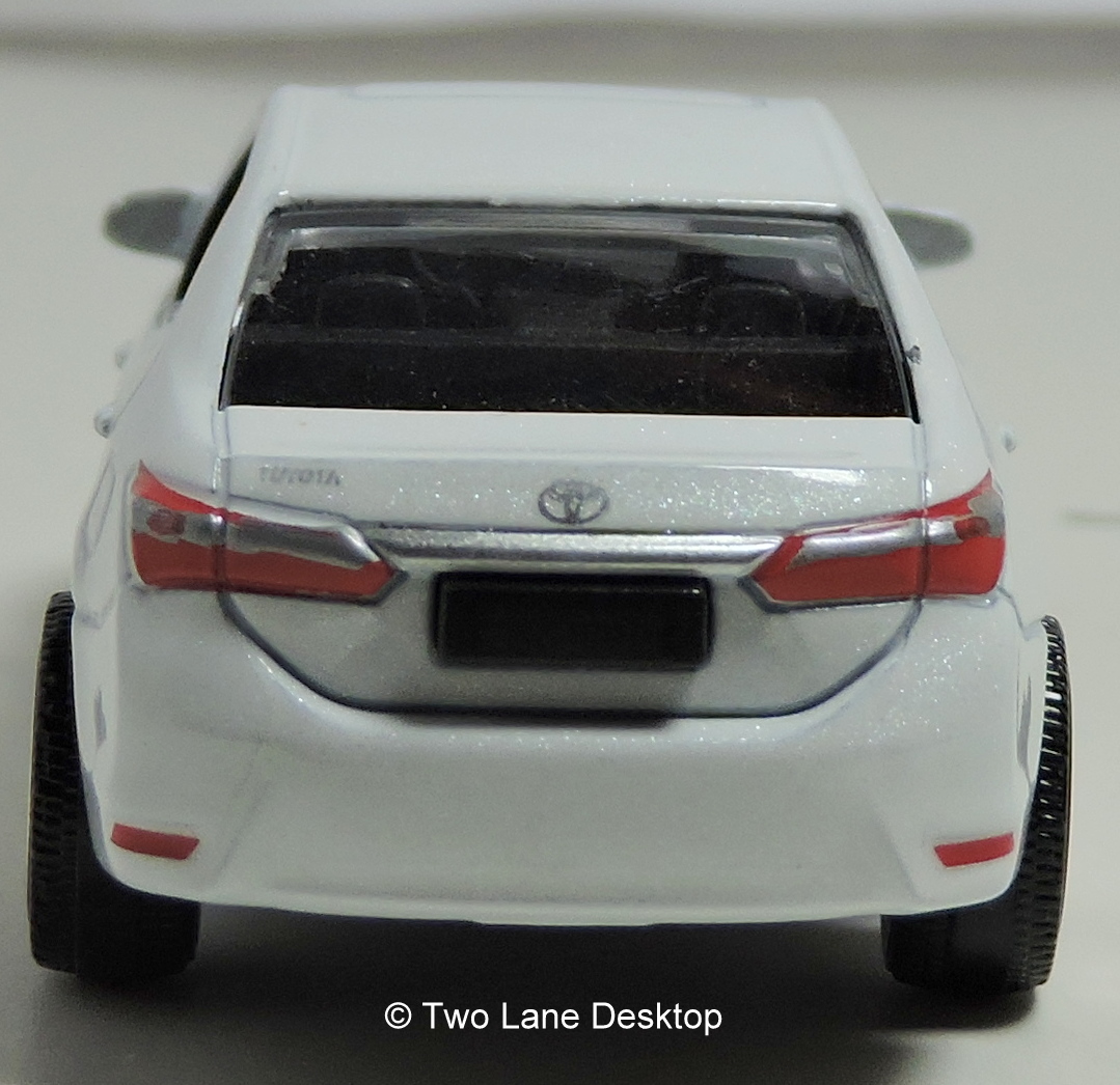 tomica toyota altis