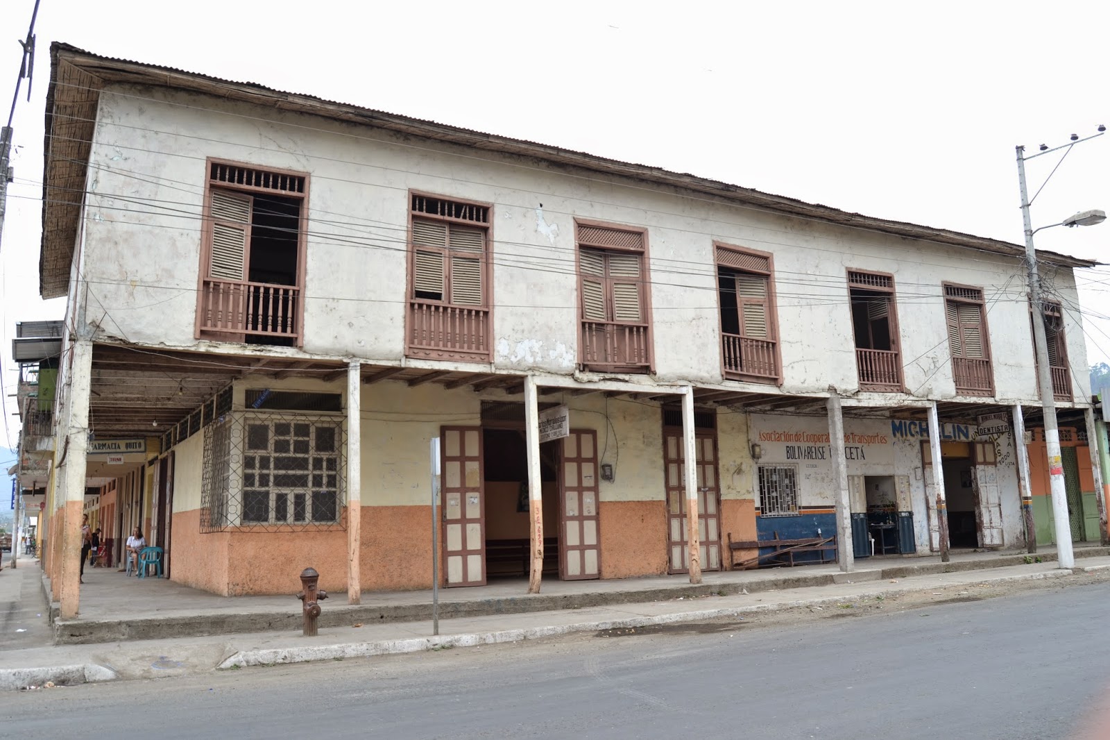 MANABI.ECUADOR JUNIN..CASAS VIEJAS O PATRIMONIALES?