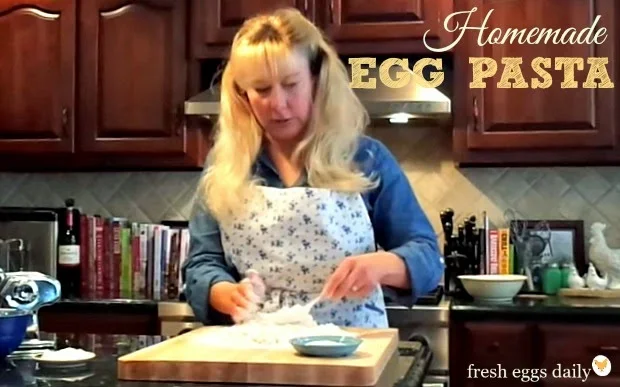 https://2.bp.blogspot.com/-iji4pWV4gHk/VRldAEoPzzI/AAAAAAABJ_w/KKmm3scdovk/s1600-rw/making-homemade-egg-pasta.jpg