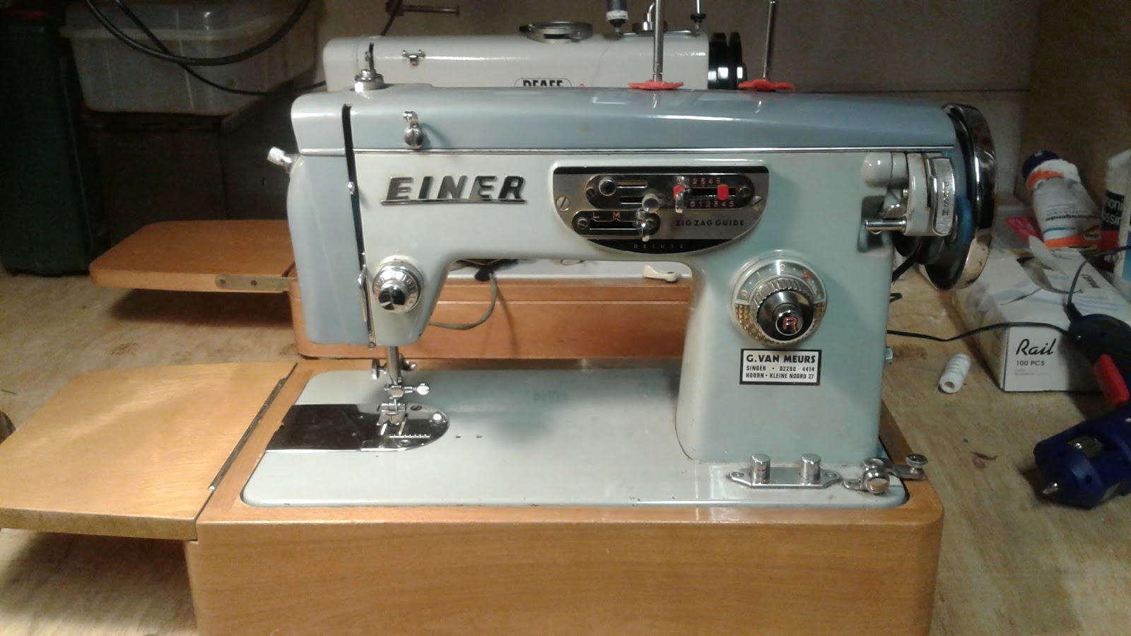 RustyDaytrips.nl Thrift shop sewing machine duo, Einer Zig Zag and Pfaff 9