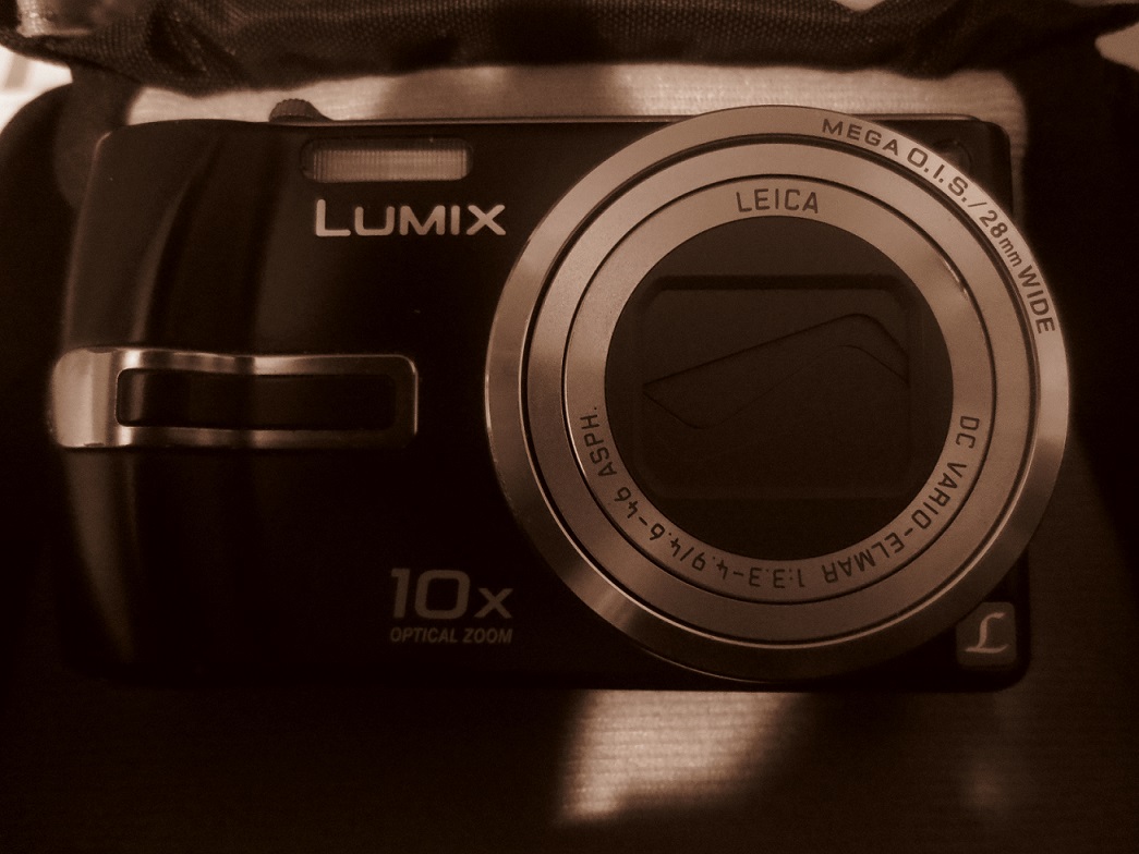 Panasonic Lumix DMC TZ3 Digital Camera | Still Paused