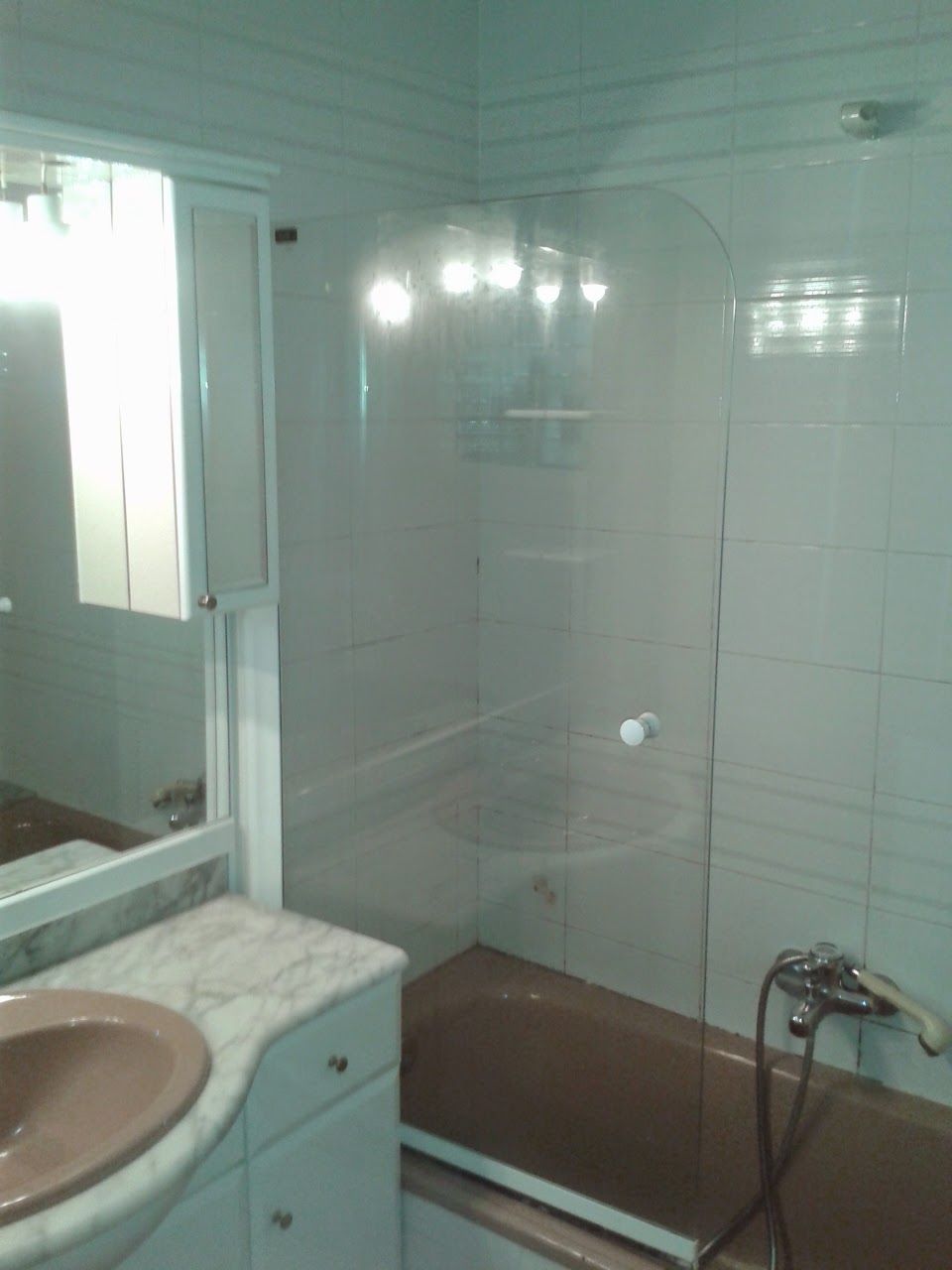 Reforma+barata: 18€/m2 Colocación baldosas baño realizado en Terrassa