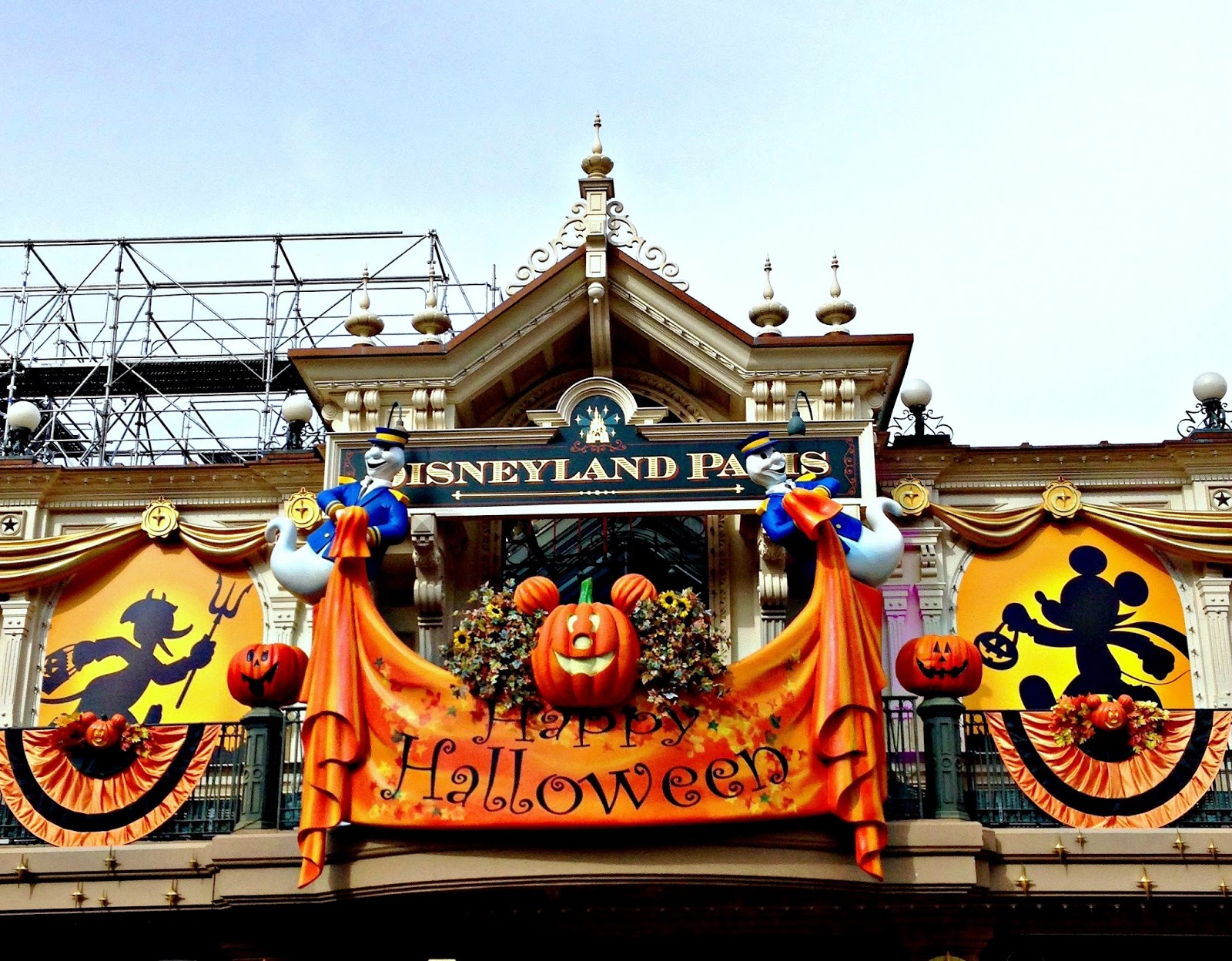 Autumn and Halloween Celebrations at Disneyland Paris Shy, Strange, Manic