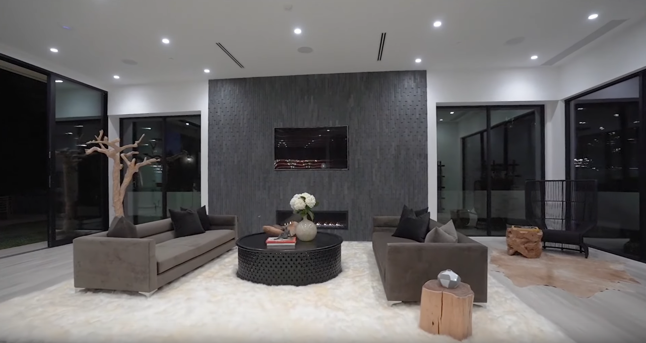 41 Photos vs. Modern Architectural Marvel in Beverly Hills, California | Sotheby's International Realty - Luxury Home & Interior Design Tour 41 Photos vs. Modern Architectural Marvel in Beverly Hills, California | Sotheby's International Realty - Luxury Home & Interior Design Tour