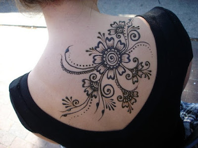 Saat ini, tato henna telah sangat populer, terutama di kalangan anak muda.