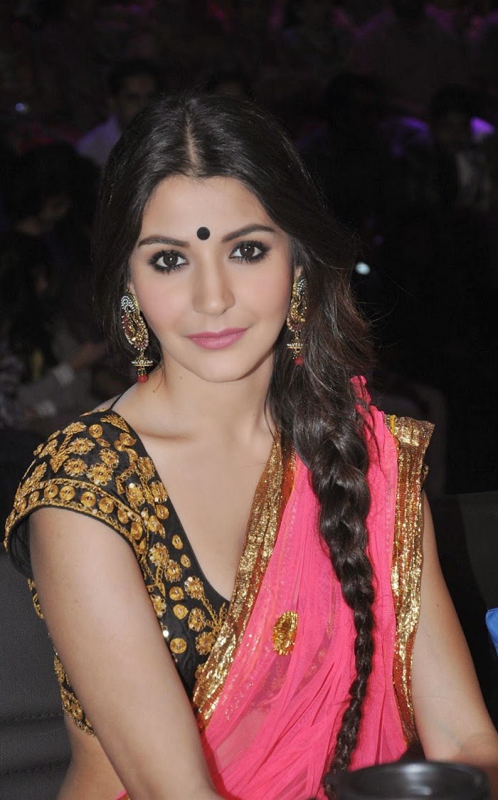 hot actress pics: Anushka Sharma hot-spicy pics tempting