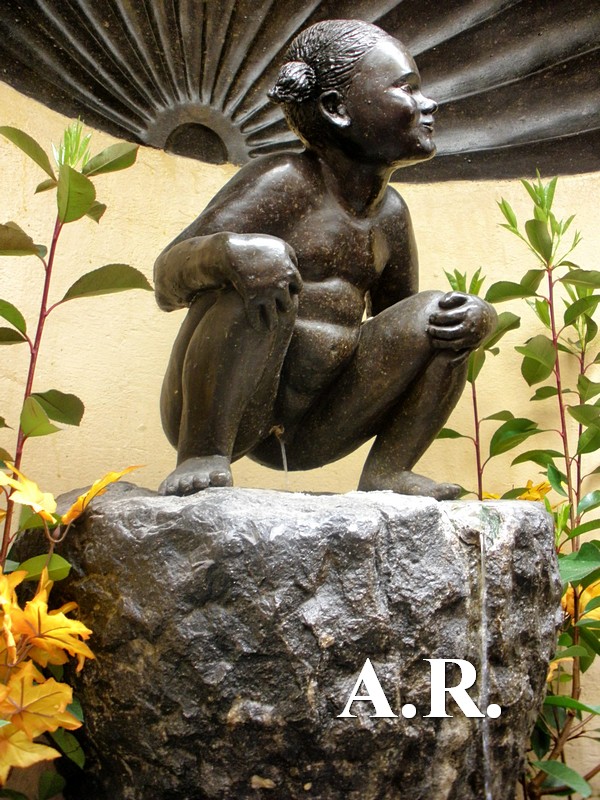 Fotografía. Jeanneke Pis es la réplica femenina del Manneken Pis.