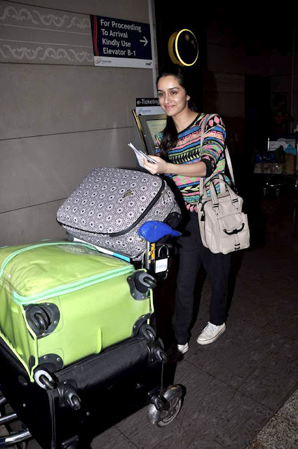 Shraddha Kapoor leaves for Cape Town for AASHIQUI 2 shoot