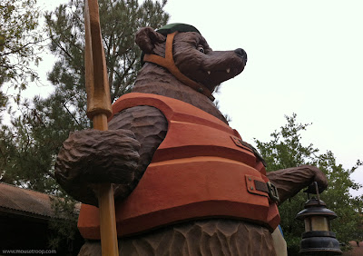Grizzly River Run statue bear DCA Disney California Adventure