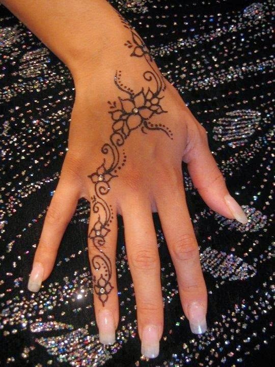 Simple And Elegant Henna Tattoo Designs For Hands
