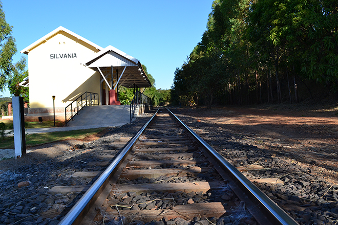 Turismo em trens: Progresso movido a nostalgia 3 estacao credito prefeitura de silvania%2B%25281%2529