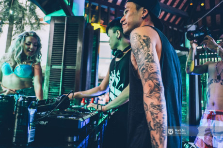 Pool party cuoi tuan - Con gai Ha Noi, khi muon sexy thi cung sexy het co! - Anh 21