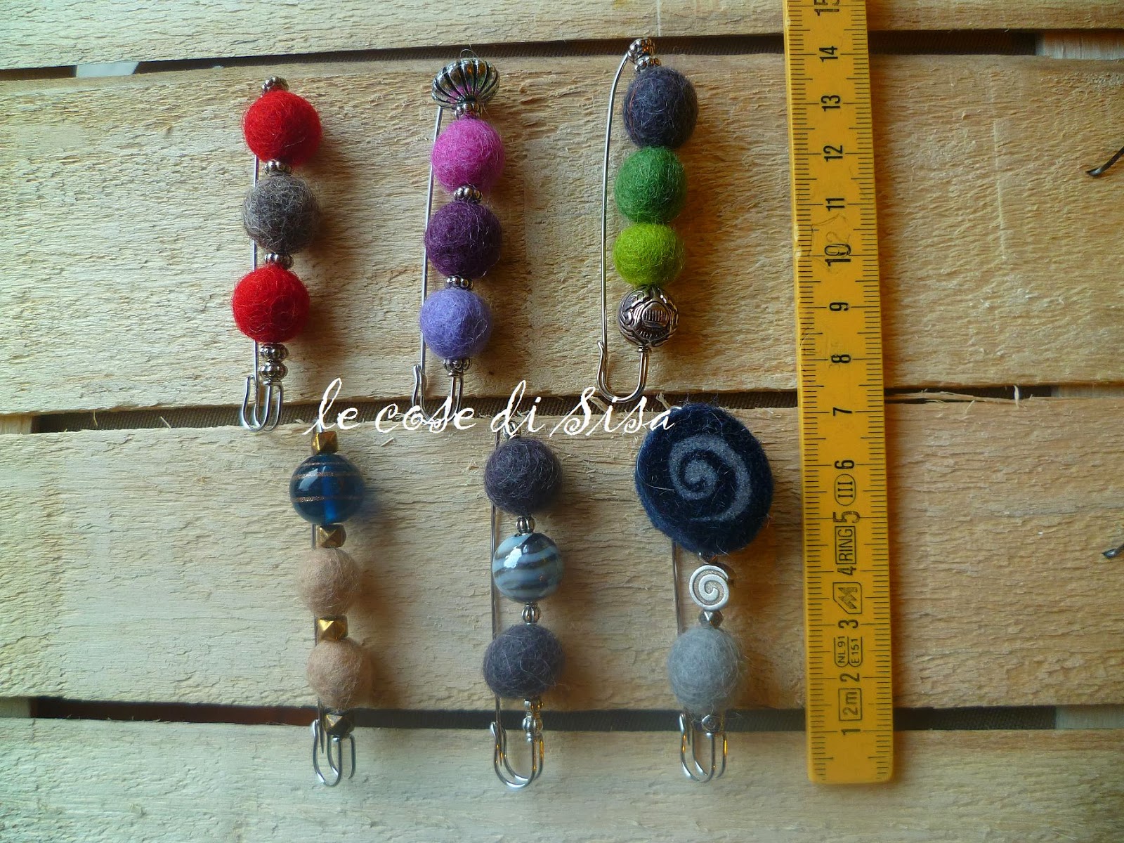 Le cose di Sisa fiori nella polvere