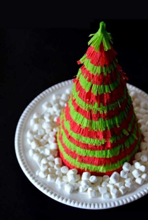 Christmas tree decoration with a maritime theme of shells and other ideas