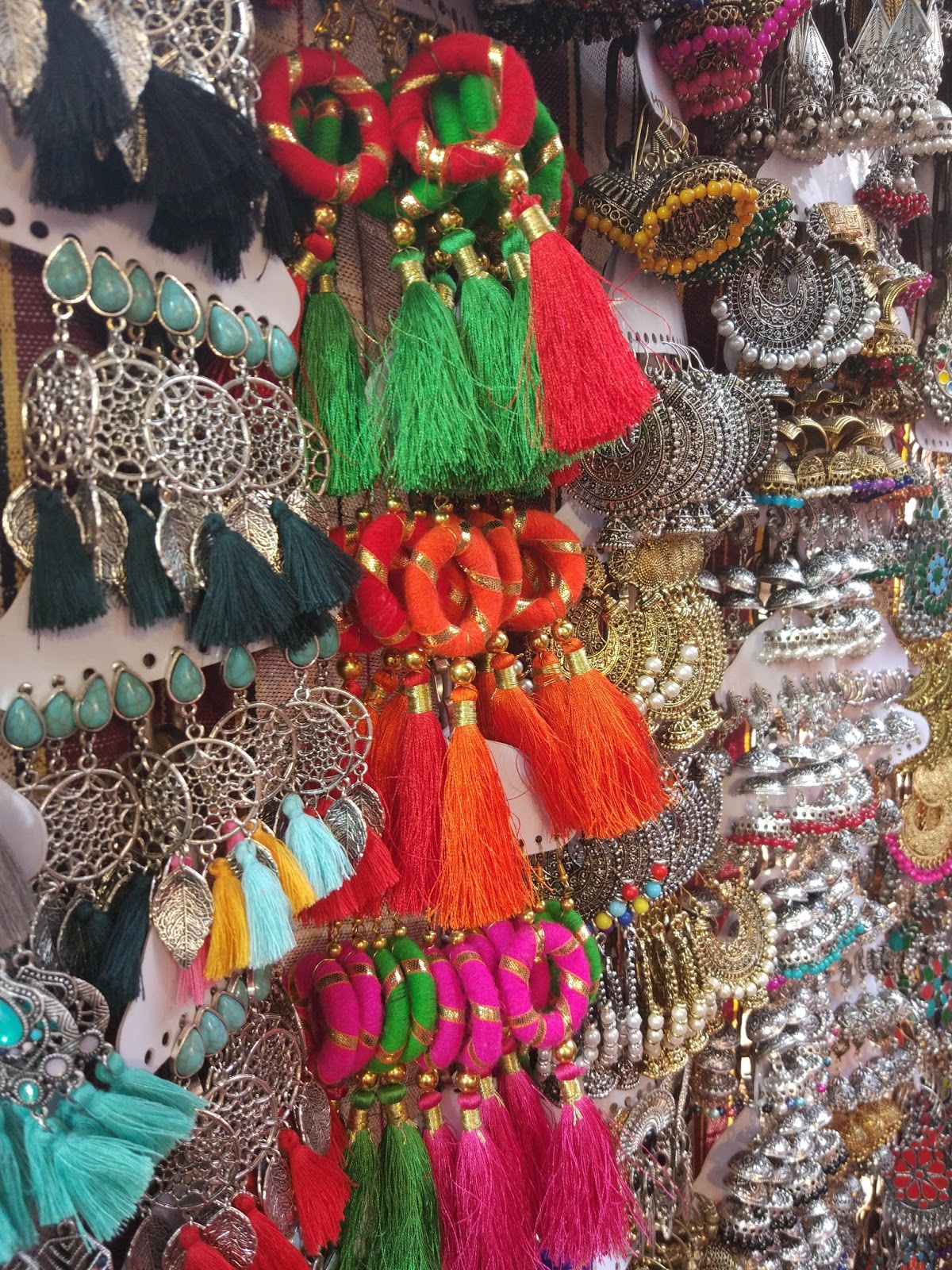 Shopping In Colorful Colaba Causeway Market How To Reach & What To Buy