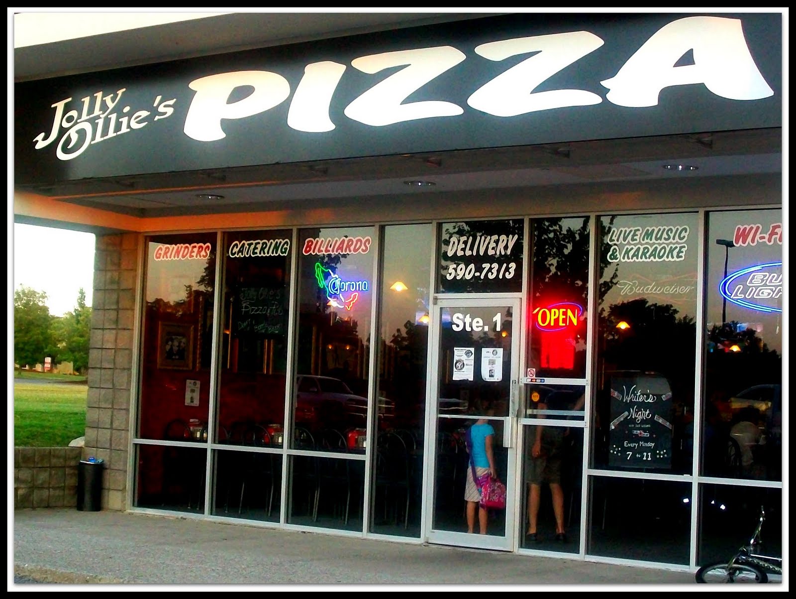Life in Hendersonville, Tennessee Jolly Ollie's Pizza and Pub Review