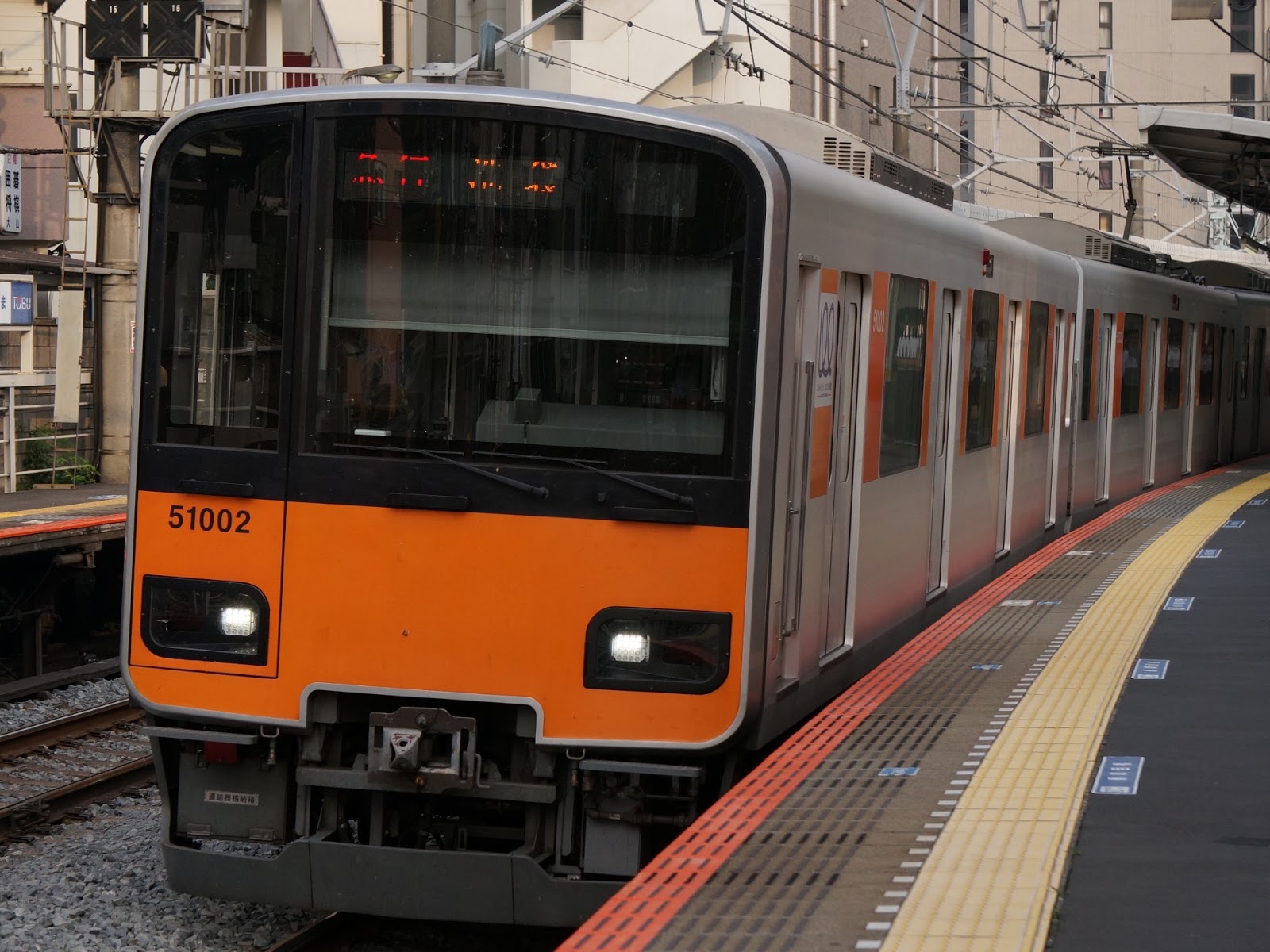 東武東上線大山駅を通過する50000系51002F
