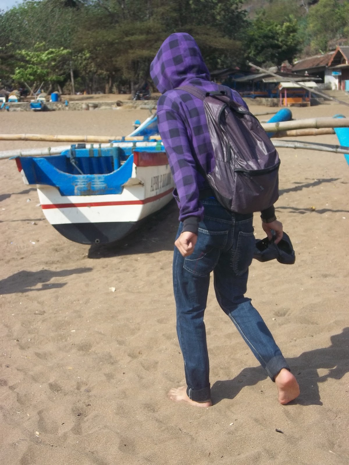Bingbo Selusur Pantai Selatan 4 Galau Banget Renang Main Pasir