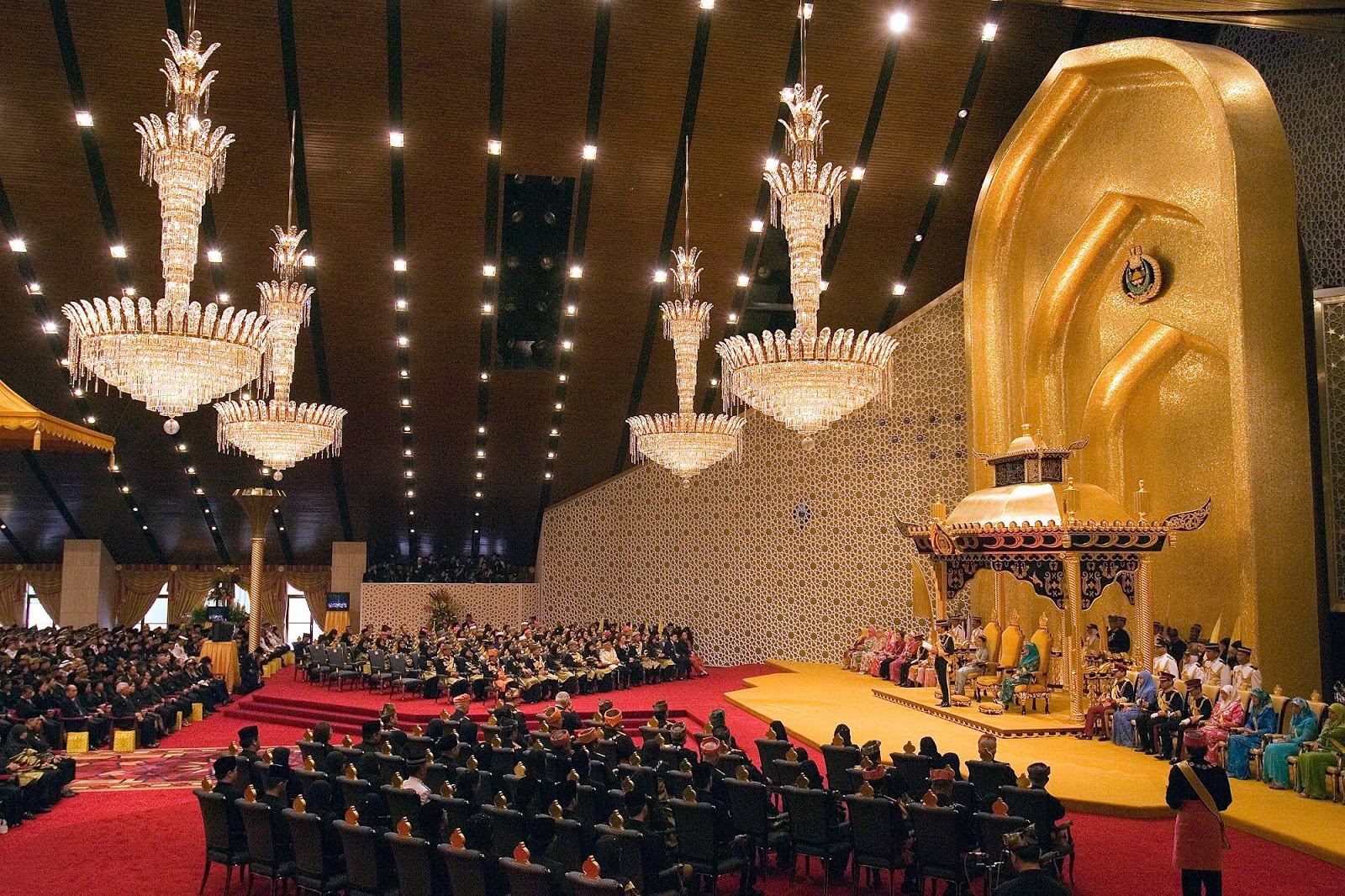 WOW! Inilah Isi Istana Nurul Iman Milik Sultan Hassanal 
