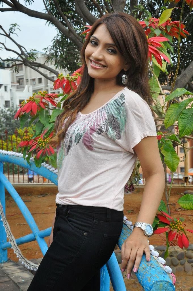 Actress+Zoya+Khan+Latest+Photos+Gallery+