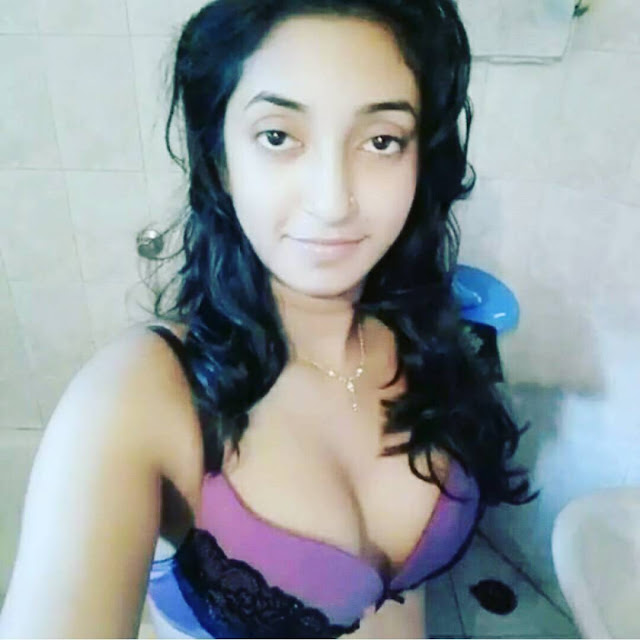 30-year-old-Indian-Bhabhi-hot-beautiful-new-pic