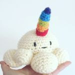 http://screentostitch.com/free-crochet-pattern-uni-corn-amigurumi/