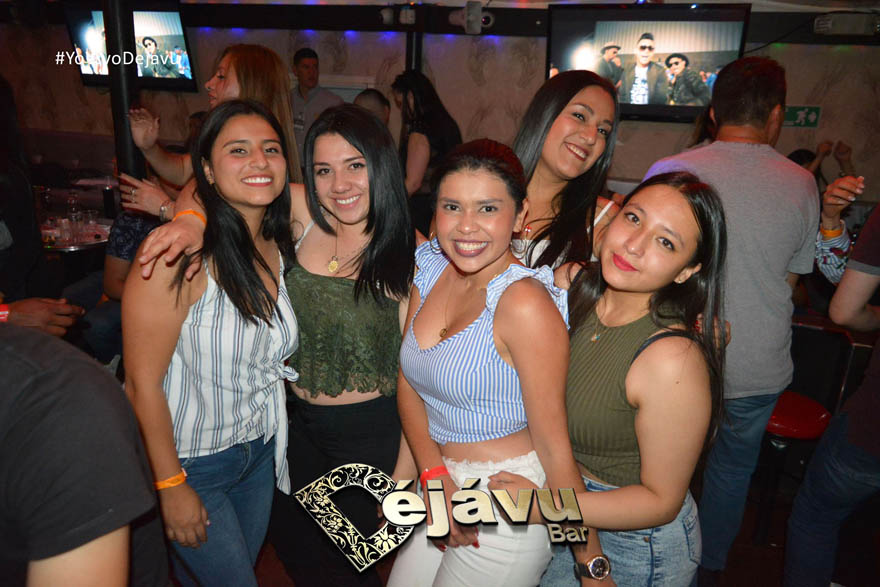 Colombia Nightlife Girls : Many women dance in a night club of Bogota