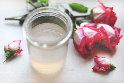 Cách khắc phục khi dùng nước hoa hồng bị dị ứng