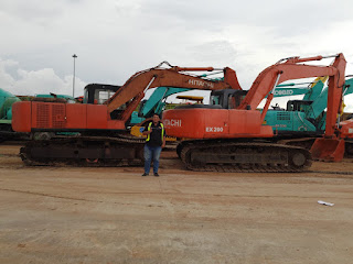 alat berat excavator hitachi pc 200 jasa pengiriman alat berat