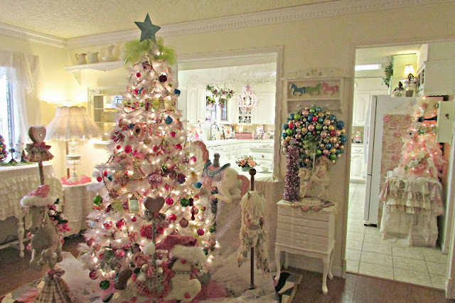 Penny's Vintage Home: Festival of Christmas Trees