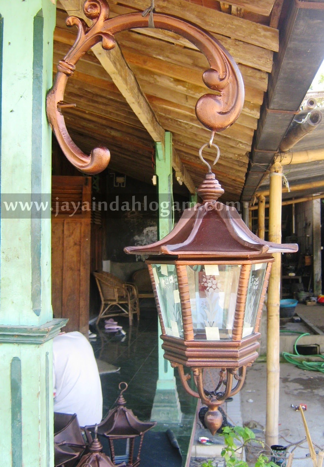 http://www.jayaindahlogam.com/2014/08/kerajinan-lampu-dinding.html