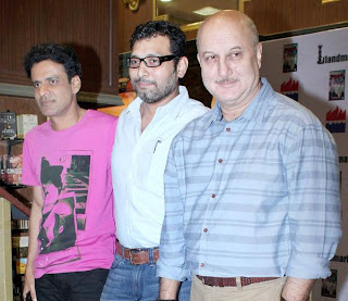 Manoj Bajpayee  & Anupam Kher at unveil of 'Special 26' book