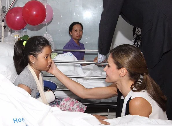 King Felipe and Queen Letizia visited Hospital del Mar and Sant Pau hospital for victims of the Barcelona attack