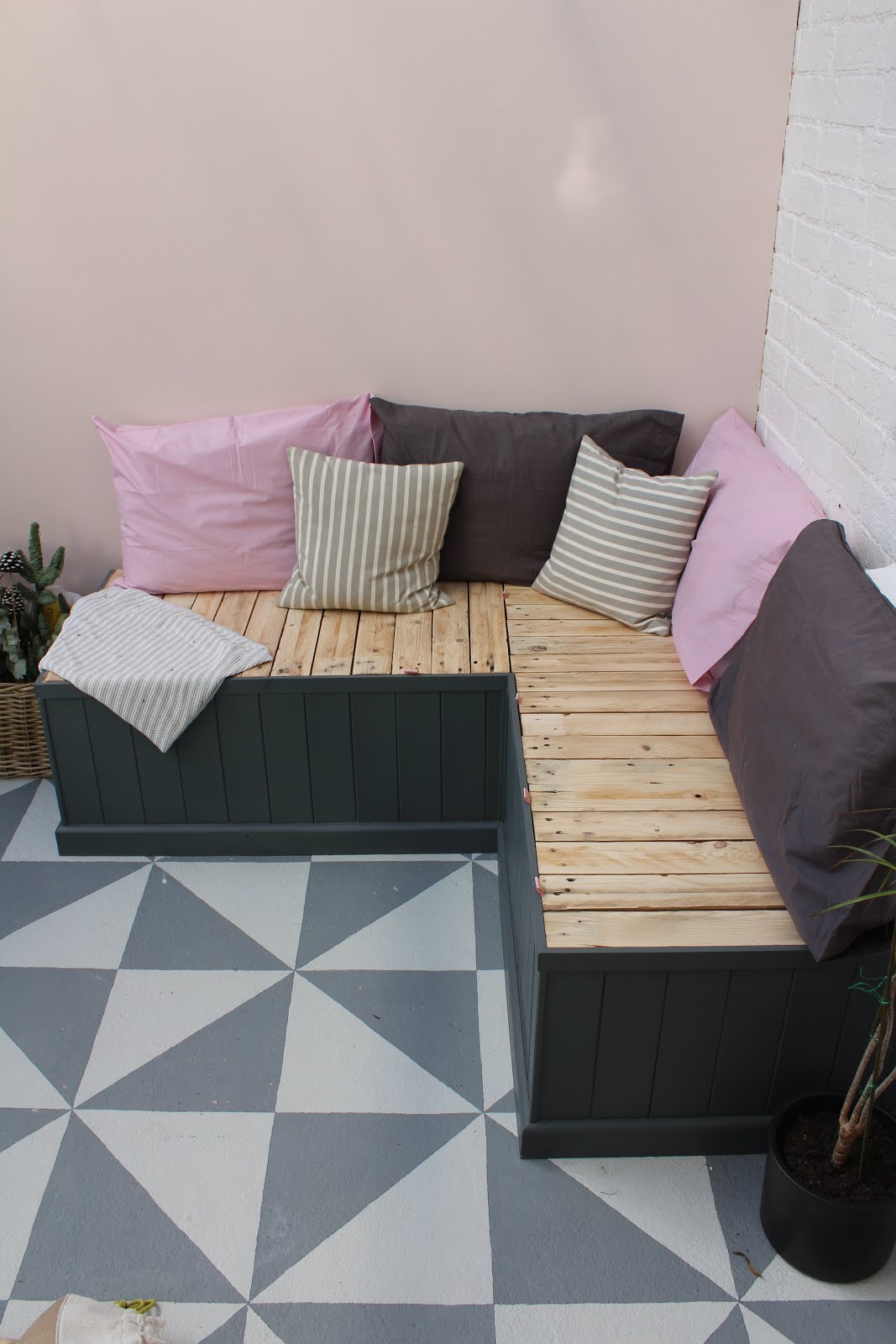 How to build pallet seating