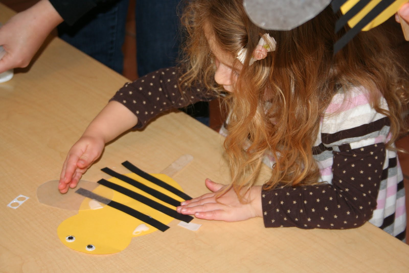 MeadowlarkSchool: Bee Puppets