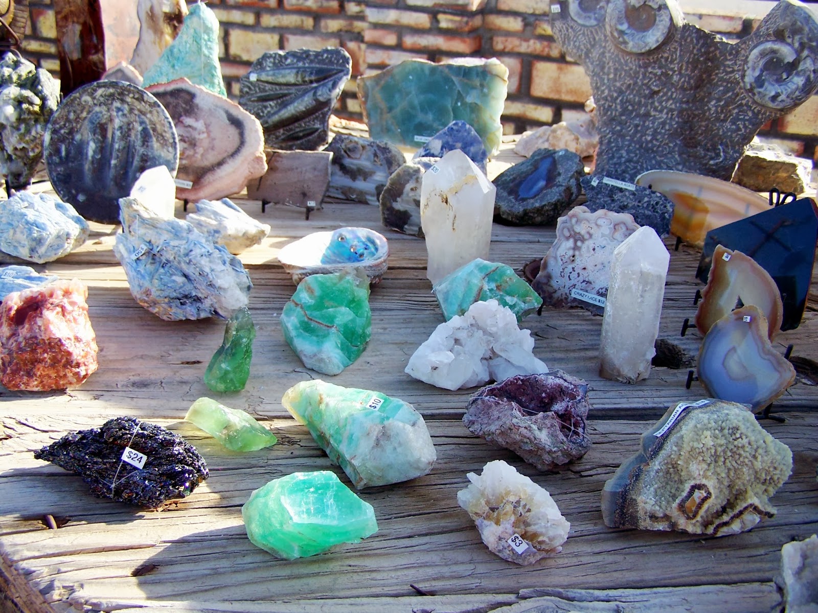 Desert Hues Designs Rock Hunting in Quartzsite Arizona! (Part 1 of 2)