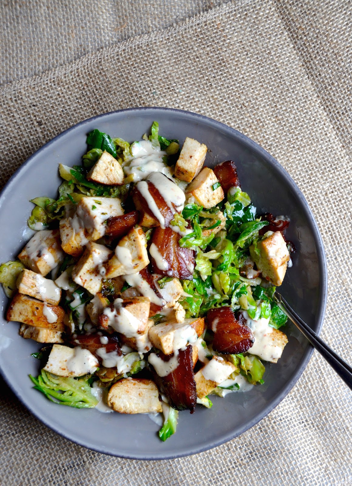 Caesar salad: recipe with chicken and croutons Caesar salad: recipe with chicken and croutons