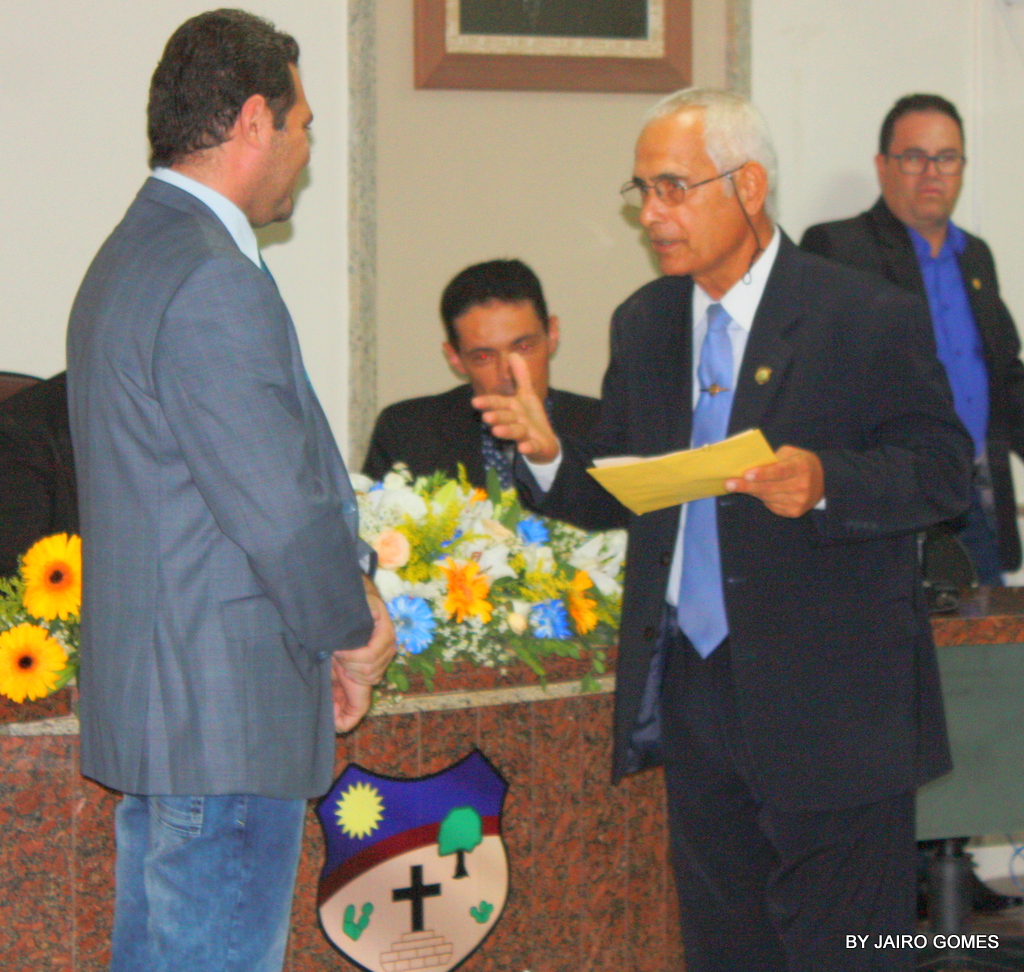 Edson Vieira toma posse para segundo mandato em Santa Cruz do Capibaribe