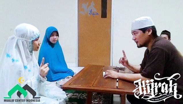 Karena Hal Ini, Seorang Pramugari Cantik Bersyahadat Dan Masuk Islam