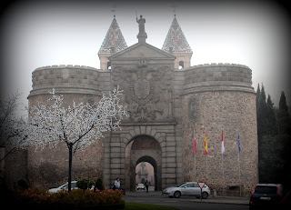 Puerta de Bisagras con niebla