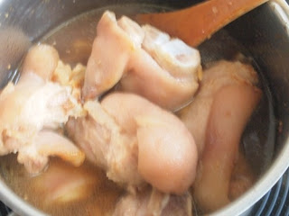 Cách làm móng giò om hoa hồi thơm ngon 4