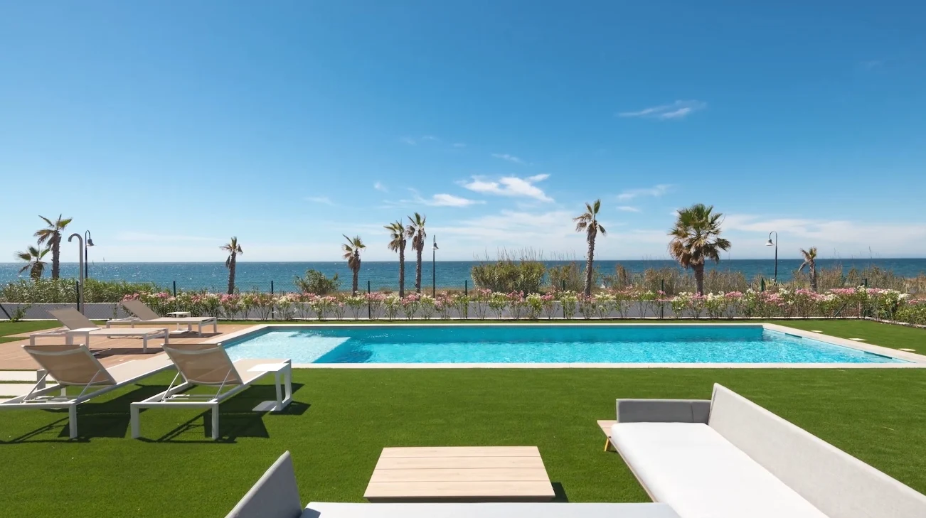 Home Interior Design Tour vs. Luxury frontline beach villa between Marbella and Estepona