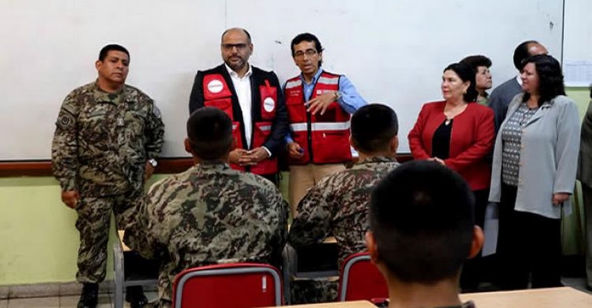 MINEDU: Soldados y adultos mayores de educación alternativa participaron en simulacro nocturno de sismo - www.minedu.gob.pe MINEDU: Soldados y adultos mayores de educación alternativa participaron en simulacro nocturno de sismo - www.minedu.gob.pe