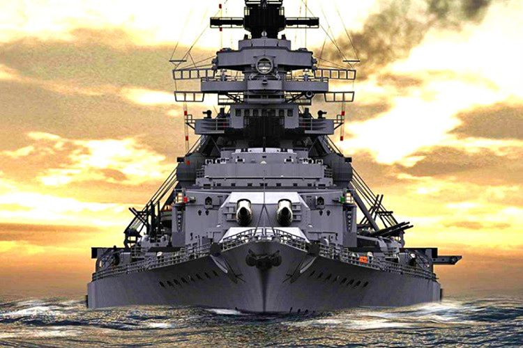 Bismarck ve yardımcısı Prinz Eugen güçlü HMS Hood'u batırdı ve Prince of Wales'de ağır hasar verdi.