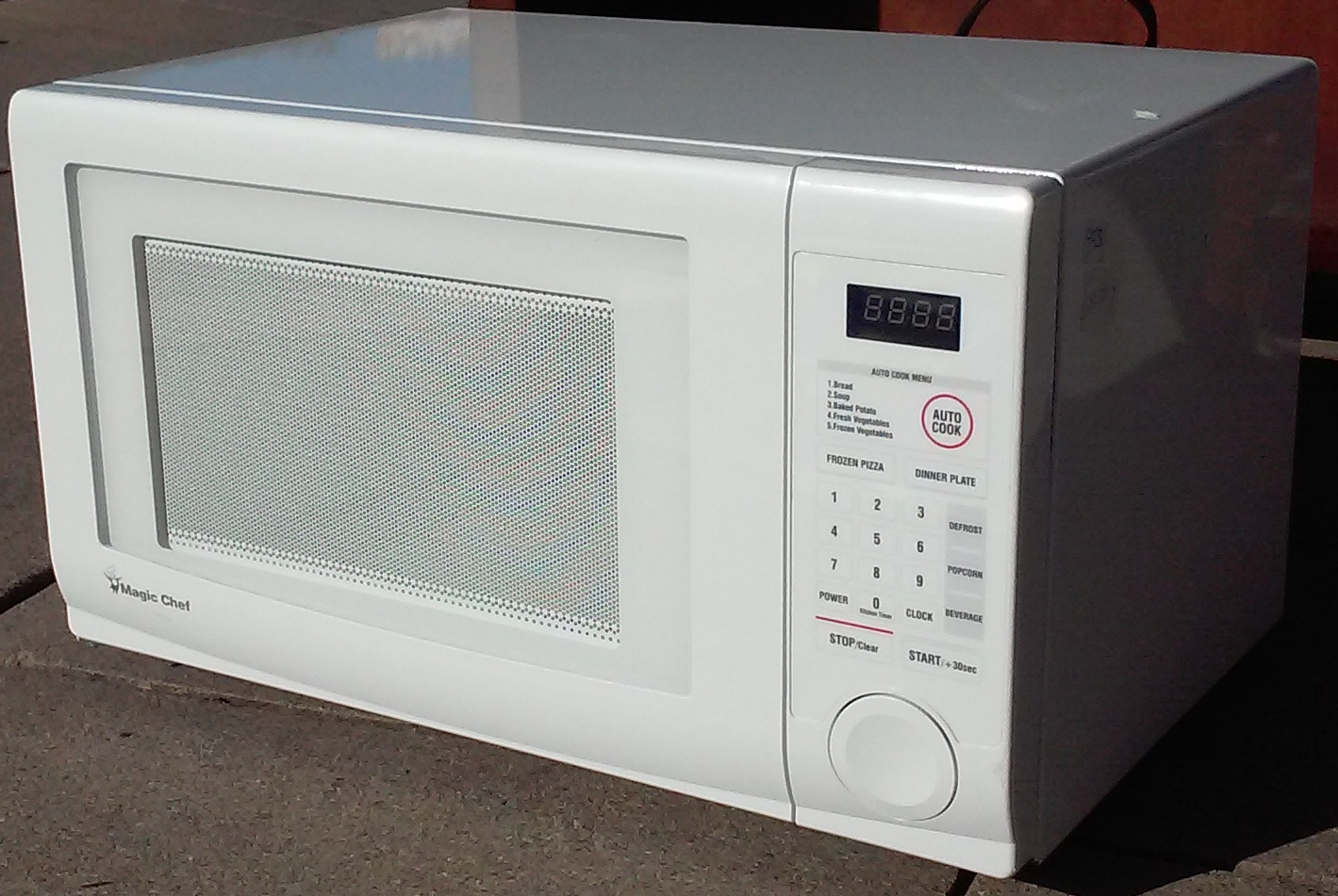 UHURU FURNITURE & COLLECTIBLES: SOLD #11707 Magic Chef Microwave w