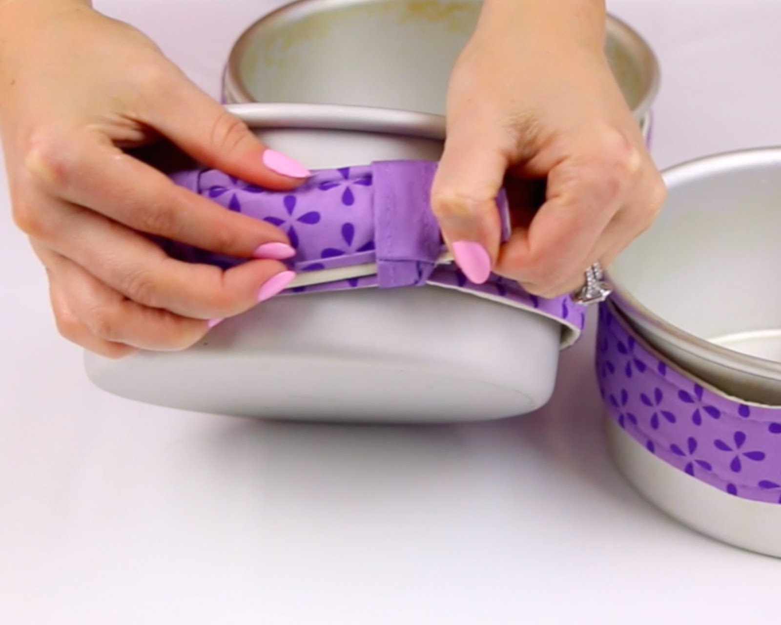 {VIDEO} How To Bake Flat Cakes (5 Tips for Baking Layer Cakes) The